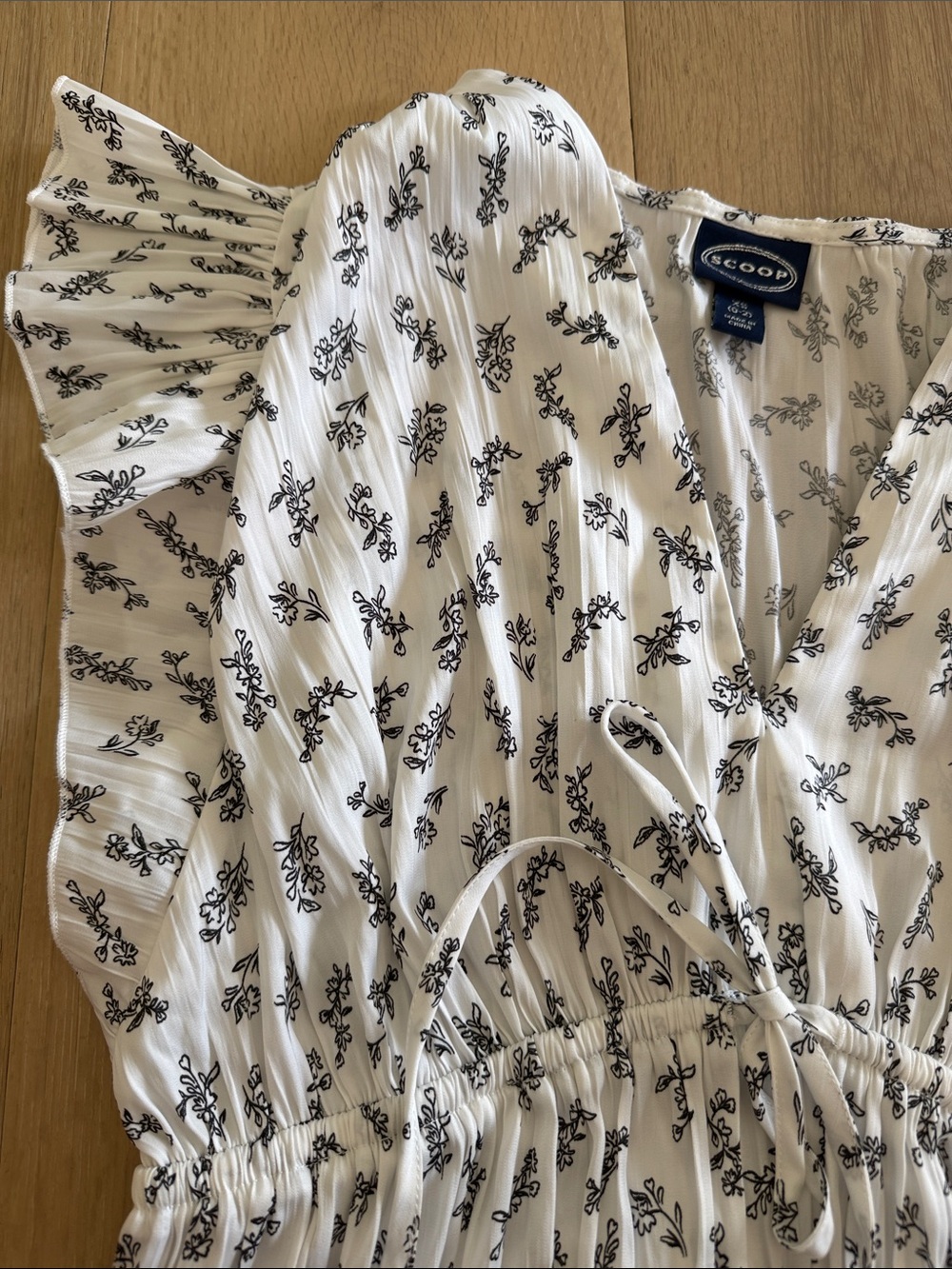 Scoop v Neck Ruffle Blouse nwt XS - Picture 3 of 6